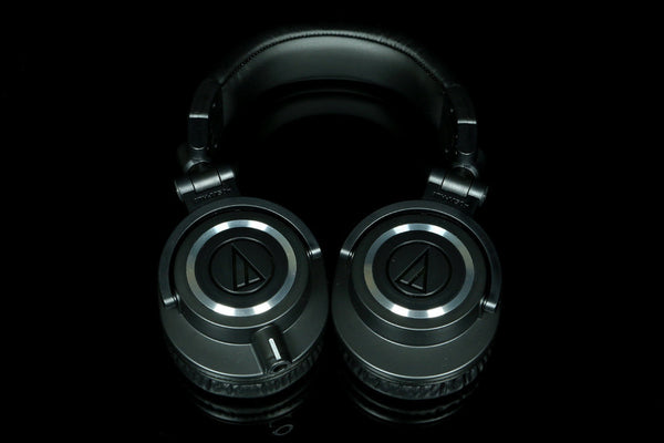 Audio Technica ATH-M50x ブラック Amazon.com: Audio-Technica ATH-M50x Professional Monitor